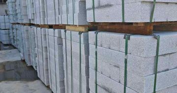 秦皇岛芝麻白路牙石，路侧石