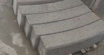 秦皇岛芝麻白弧形路牙石