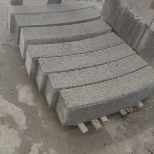 秦皇岛芝麻白弧形路牙石