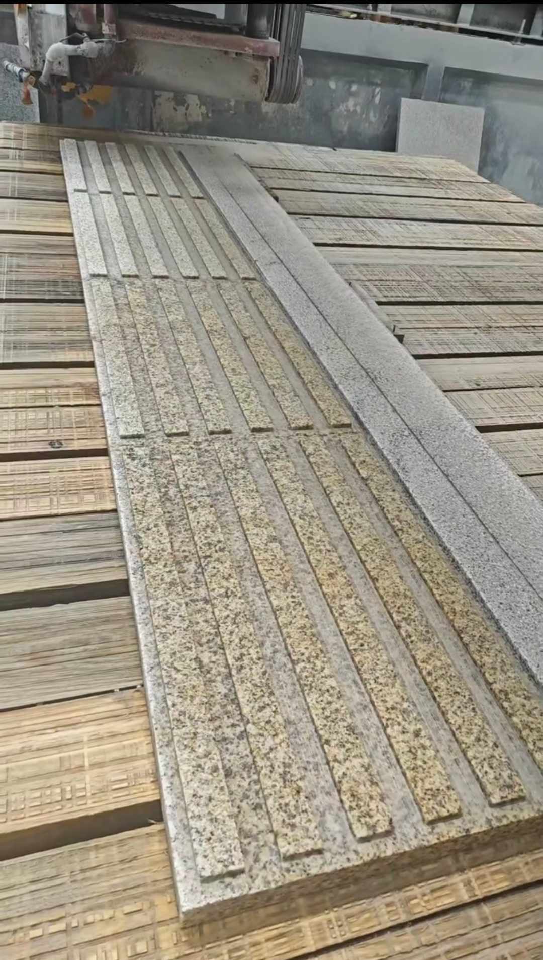 秦皇岛黄金麻盲道石 盲条