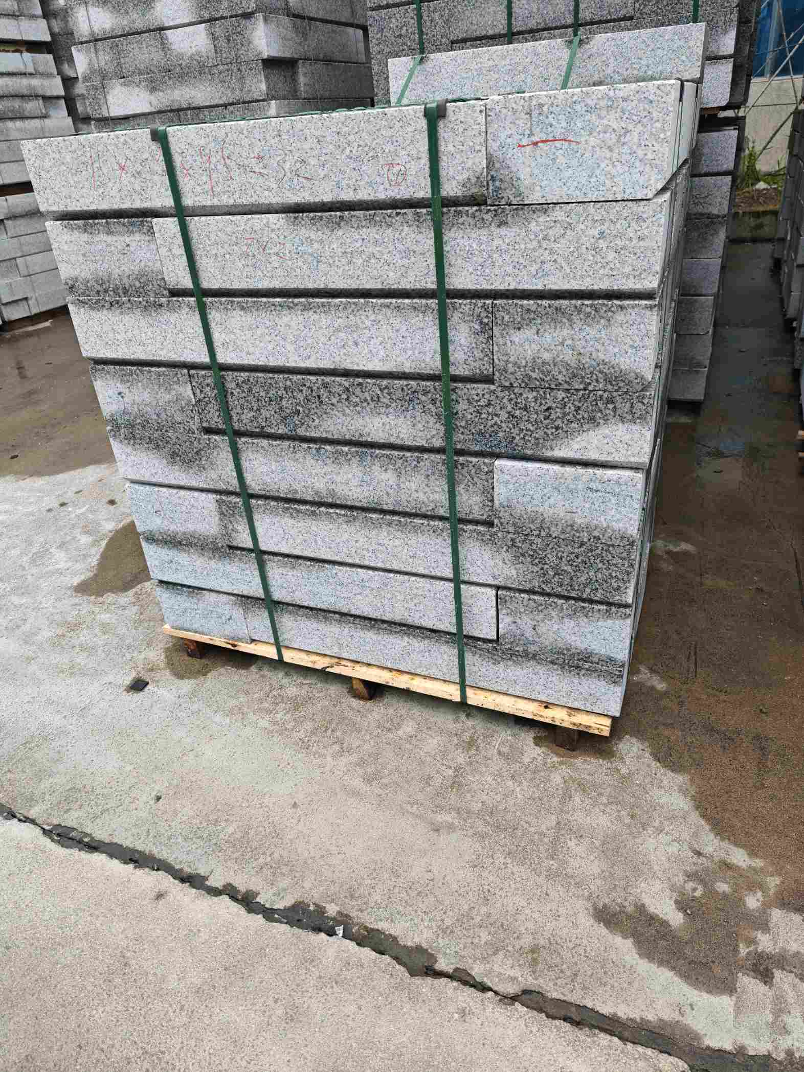 秦皇岛芙蓉白路牙石，马路牙子