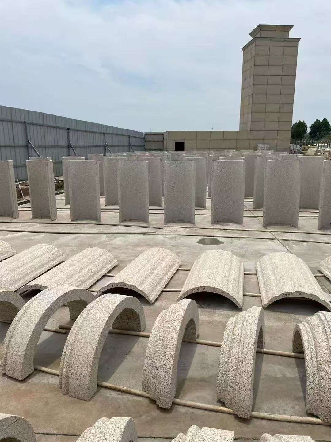 秦皇岛黄金麻别墅柱皮 异形 线条定制